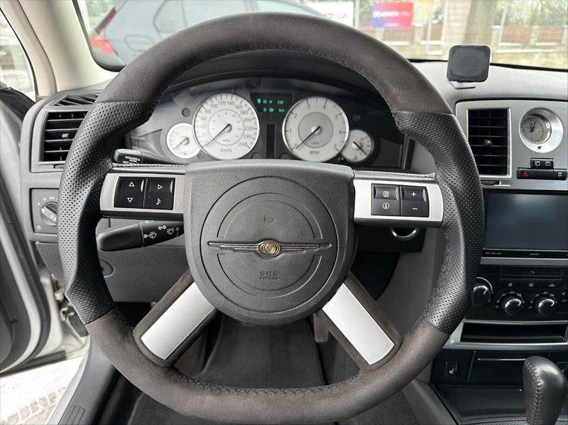Chrysler 300C 3,0 160 KW SRT PACK - fotka 18 z 33