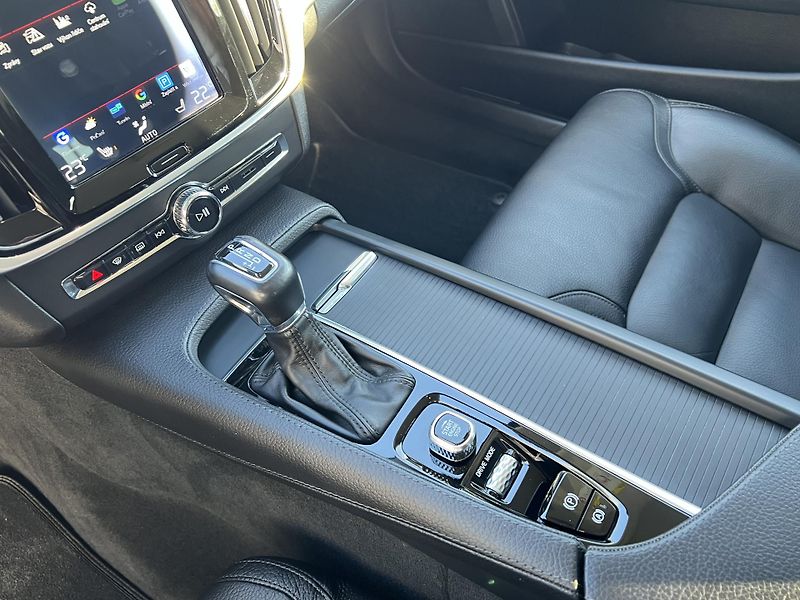 Volvo V90 (2019) 2.0d*173Kw*CrossCountry*4x4*AT - fotka 27 z 43