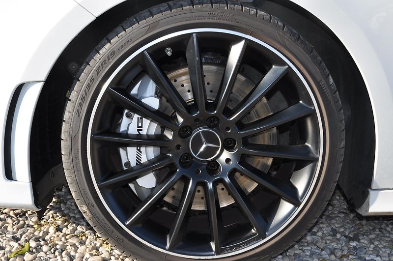 Mercedes-Benz Třídy A A35 AMG 225kW 4MATIC  - fotka 21 z 25