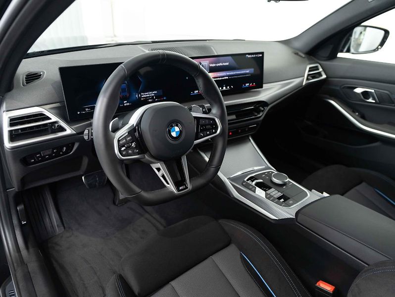 BMW Řada 3 330i xDrive Touring - fotka 11 z 20