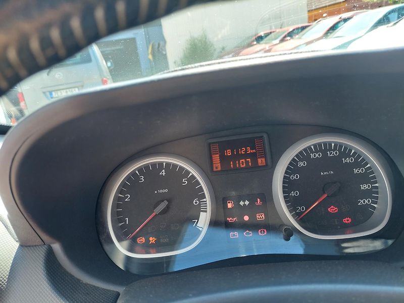 Dacia Duster (2011) 1.6i-16V - fotka 9 z 32