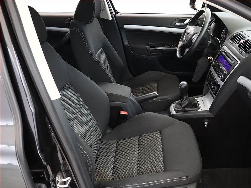 Škoda Octavia (2010) 1.6 TDI, Xenony, Tempomat - fotka 7 z 15