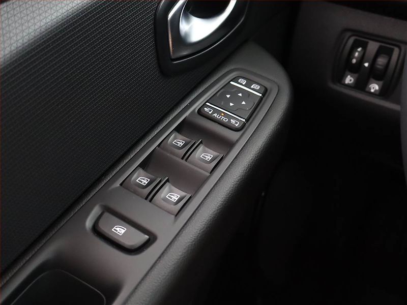 Renault Clio (2019) Limited 0.9 TCe, Serv.kniha - fotka 18 z 18