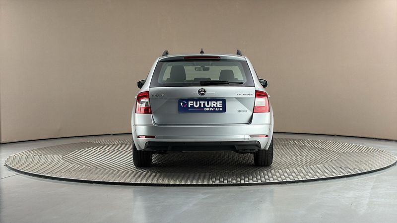 Škoda Octavia 1.6 TDI Ambition Combi - fotka 5 z 24