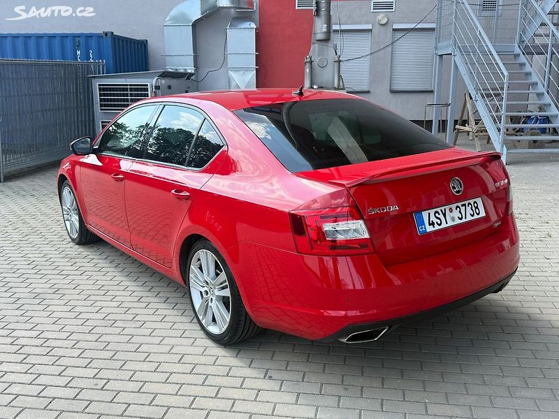 Škoda Octavia (2015) RS 2.0i, 162kw Manuál L+Z kola - fotka 3 z 23