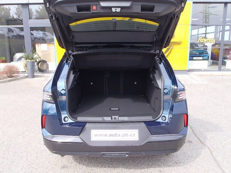 Opel Grandland Ultimate Hybrid 1.2T 107kW - fotka 36 z 37