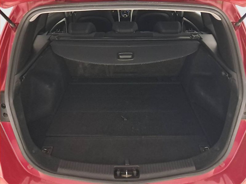 Hyundai i30 (2013) 1.6 MPI, LPG, Vyhř. sedaček - fotka 14 z 16