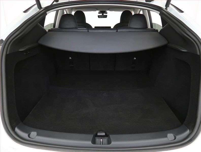 Tesla Model Y (2023) RWD LFP 60kWh, SoH 95% - fotka 13 z 33