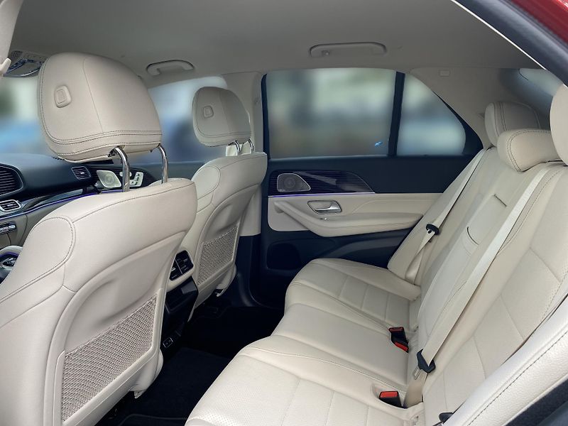 Mercedes-Benz GLE GLE 300 d 4MATIC AMG - fotka 15 z 28