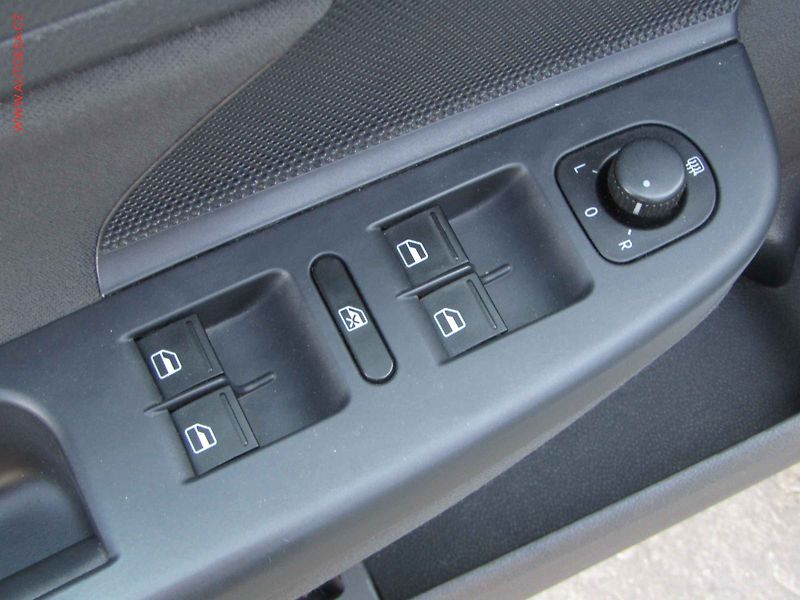 Volkswagen Golf (2007) 1.6MPi, Klima - fotka 11 z 15