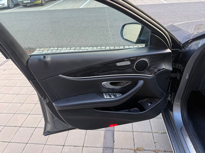 Mercedes-Benz Třídy E (2016) - fotka 3 z 51