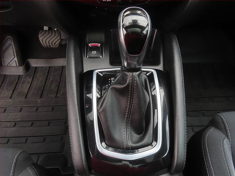 Nissan Qashqai (2017) N-Connecta 1.2 DIG-T, Automat - fotka 13 z 24