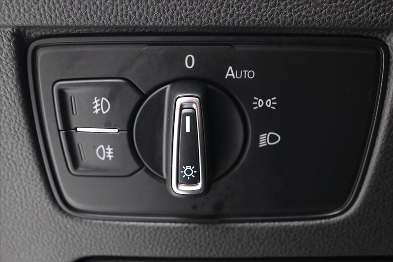Volkswagen Passat 2,0 TDI 110 kW DSG Business Zá - fotka 27 z 33