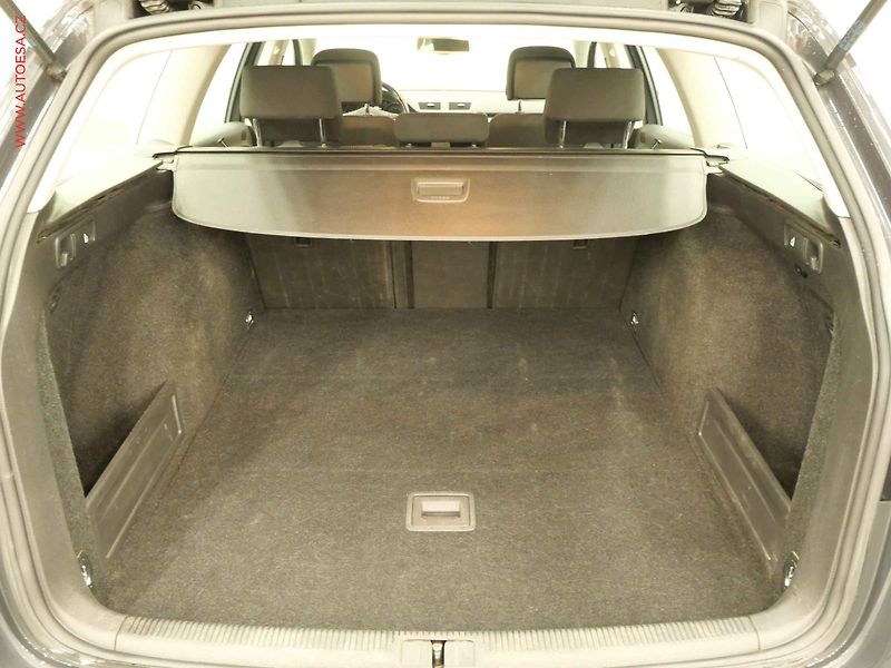 Volkswagen Passat (2013) 2.0TDi, DSG, klima - fotka 7 z 21