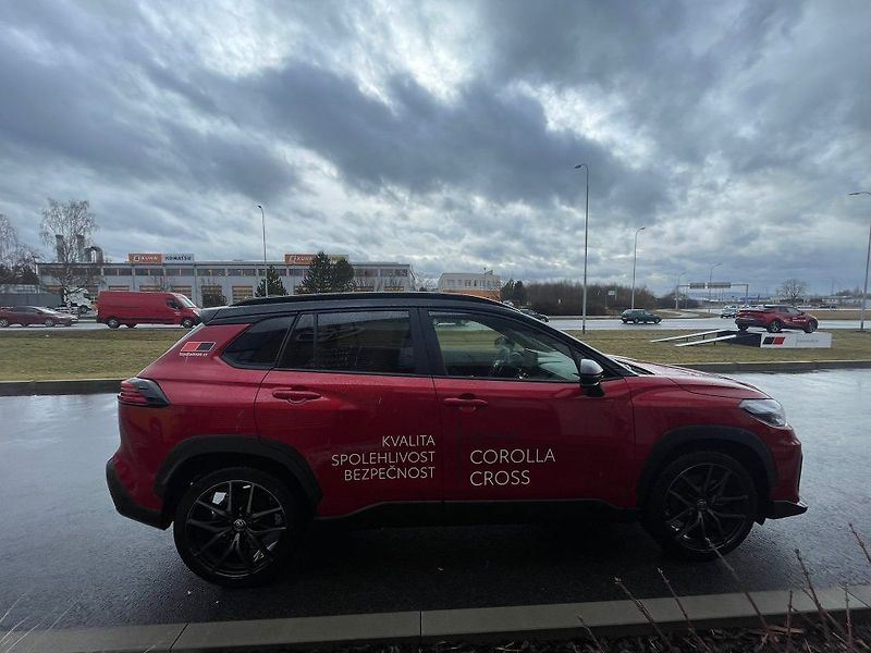 Toyota Corolla Cross 2.0 Hybrid FWD GR SPORT - fotka 12 z 29