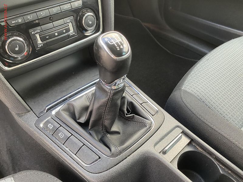 Škoda Superb (2013) 2.0 TDi, Ambition, bixen, TZ - fotka 16 z 18