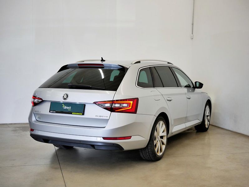 Škoda Superb - fotka 2 z 27