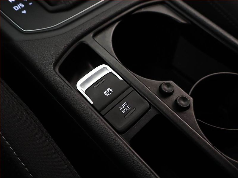 Volkswagen Touran (2021) 1.5 TSI - fotka 15 z 16