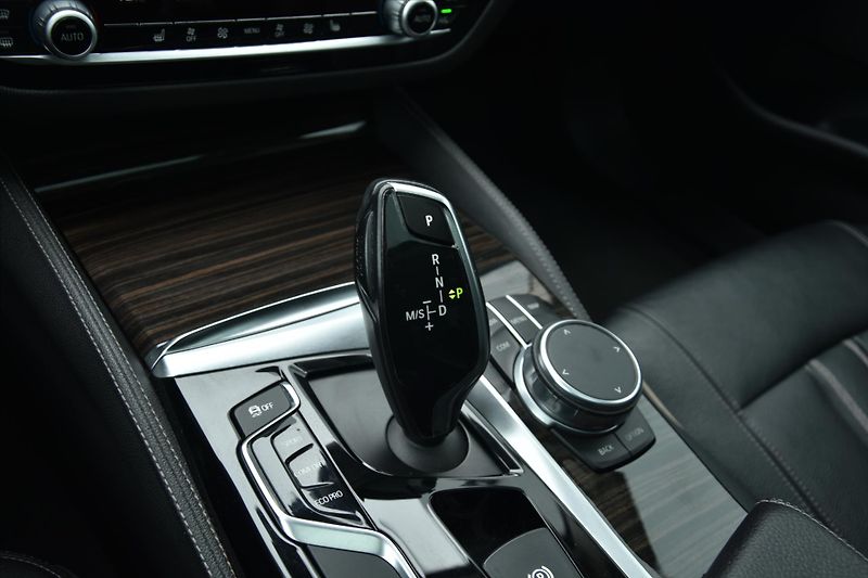 BMW Řada 5 520d xDrive LUXURY NAVI ČR - fotka 19 z 28