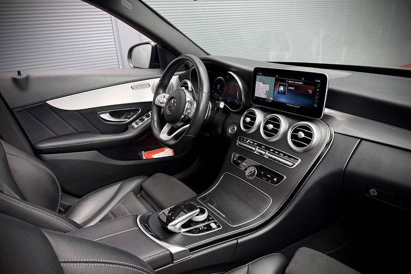 Mercedes-Benz Třídy C (2019) C 300d 4Matic AMG Line - fotka 10 z 32