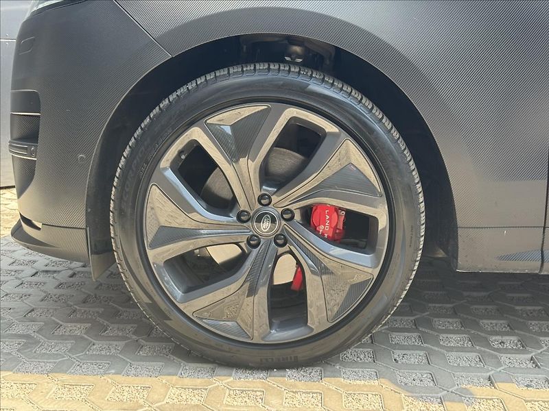 Land Rover Range Rover Sport 3,0 D350 AUTOBIOGRAPHY AWD - fotka 31 z 35