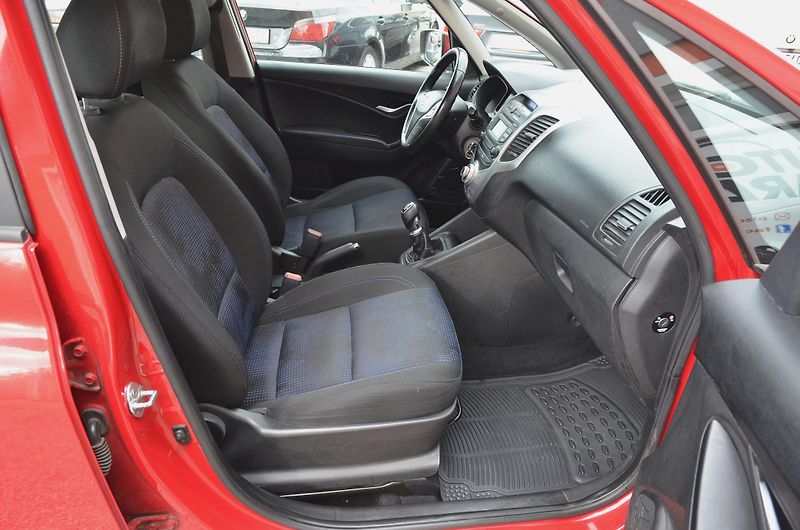 Hyundai ix20 (2013) 1.4i 66kW / ČR / 1.MAJITEL - fotka 11 z 30