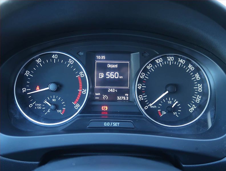 Škoda Rapid (2015) Spaceback 1.2 TSI, Tempomat - fotka 11 z 17
