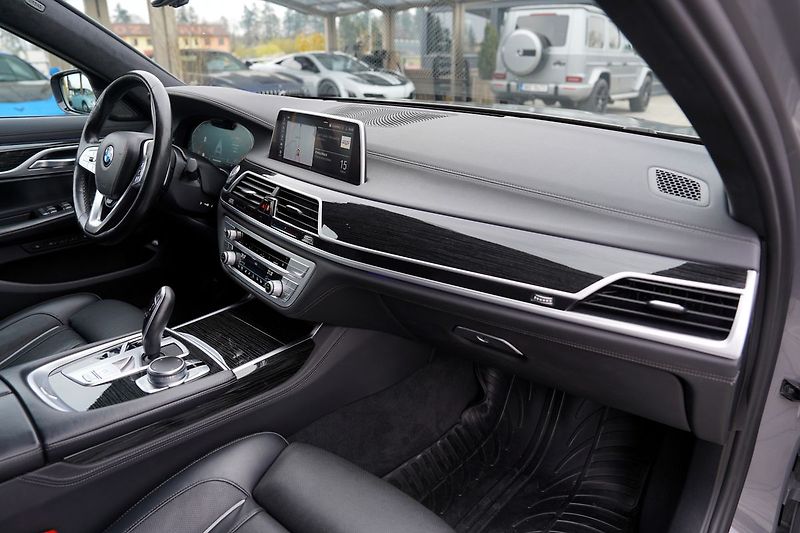 BMW Řada 7 730d xDrive/Mpaket/9AT/Lasery - fotka 28 z 47