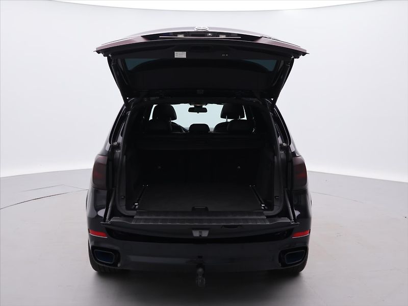 BMW X5 3.0 M50d 280kW xDrive - fotka 9 z 45