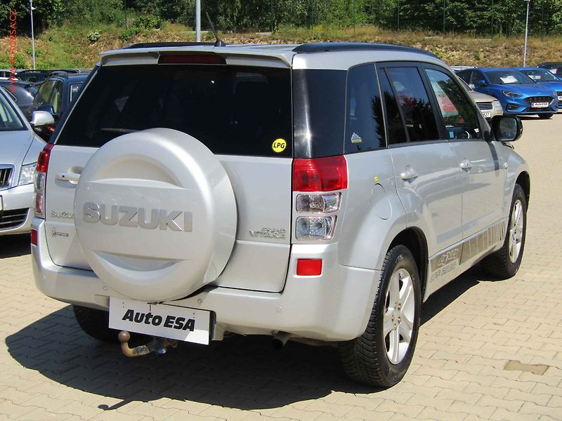 Suzuki Grand Vitara (2007) 2.0i 4x4, AC, TZ, kůže - fotka 4 z 21