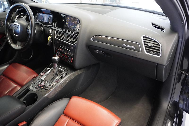 Audi S4 3.0 TFSI 333PS QUATTRO AUTOMAT - fotka 32 z 36