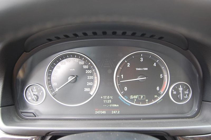 BMW Řada 5 (2014) 535d xDrive, 230 kW - fotka 20 z 48