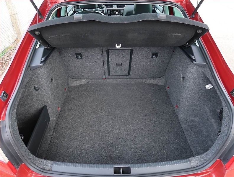 Škoda Octavia (2015) Ambition Plus 2.0 TDI, 4X4 - fotka 14 z 19