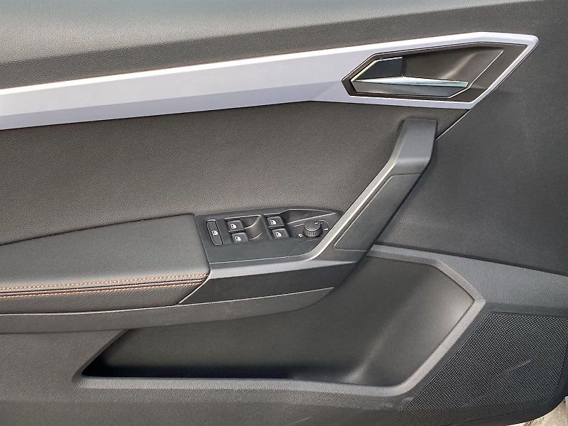Seat Arona (2023) 1.0 TSI DSG FR - fotka 26 z 35