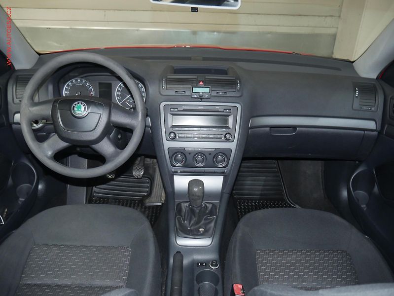 Škoda Octavia (2012) 2.0 TDi, ČR, AC - fotka 8 z 15