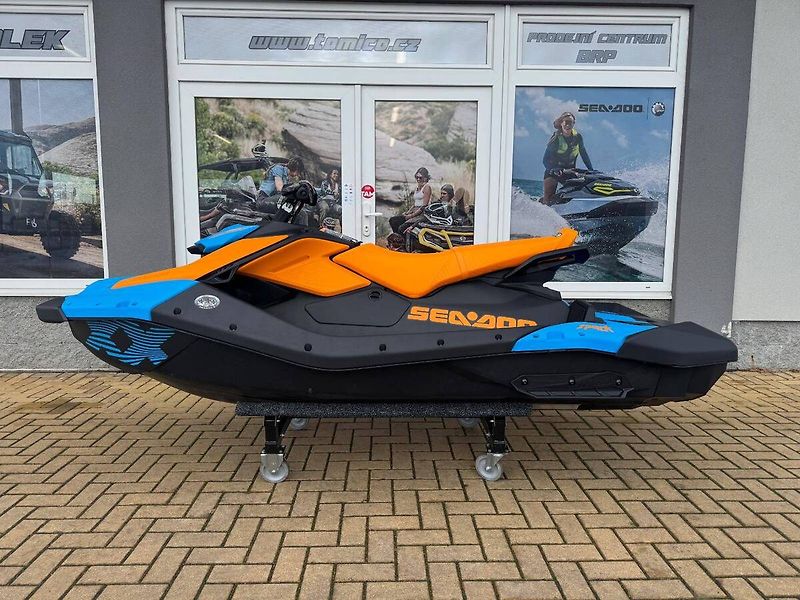 Sea Doo (2026) SPARK Trixx 900 HO ACE 3-up iB - fotka 1 z 5