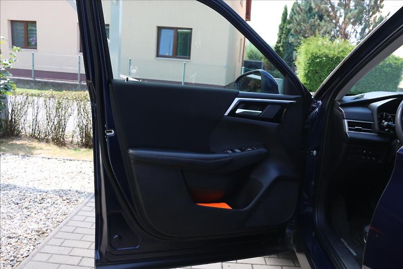Mitsubishi Outlander 2,4 PHEV, 7míst, Invite - fotka 11 z 53