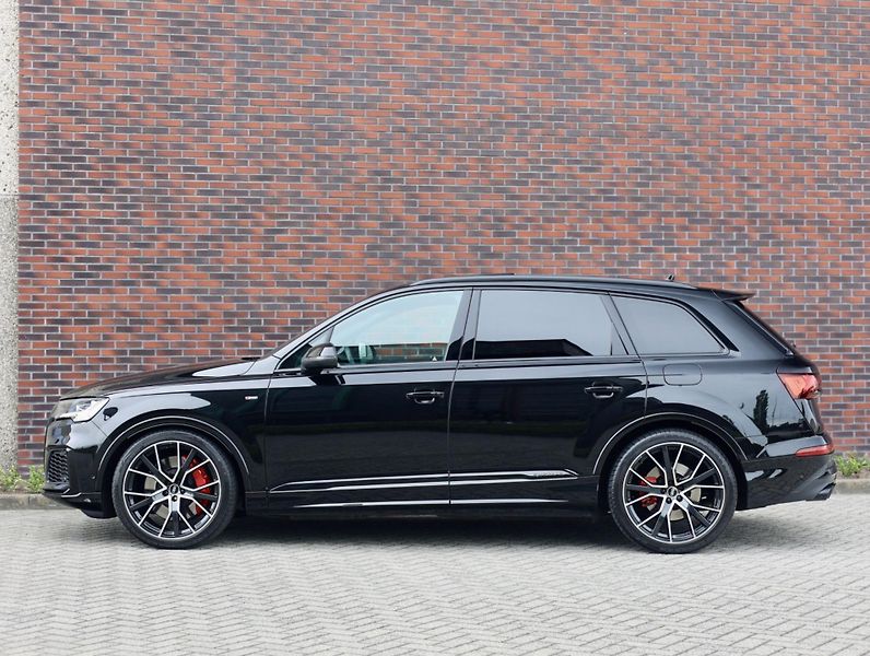 Audi Q7 (2022) 60 TFSIe Quattro Competition - fotka 12 z 42