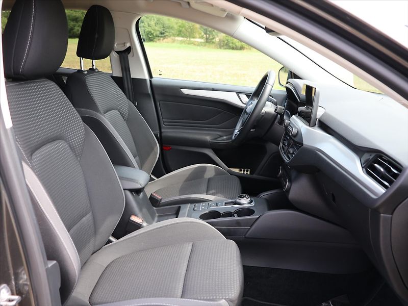 Ford Focus 1,0 EB 92kW EDIT Aut.klima Nav - fotka 12 z 37