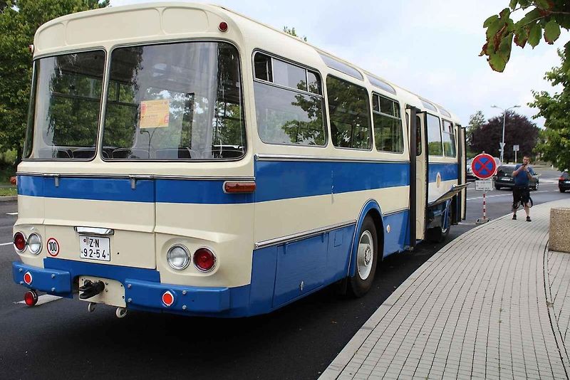 Dva dny si mohli zájemci prohlížet historický autobus Karosa ŠL11 z roku 1979, který na stanovišti před přesunutým kostelem Nanebevzetí Panny Marie v Mostě vystavoval Dopravní podnik měst Mostu a Litvínova.