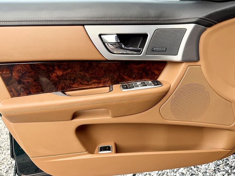 Jaguar XF 3,0 V6 S/C AWD REZERVACE - fotka 23 z 47