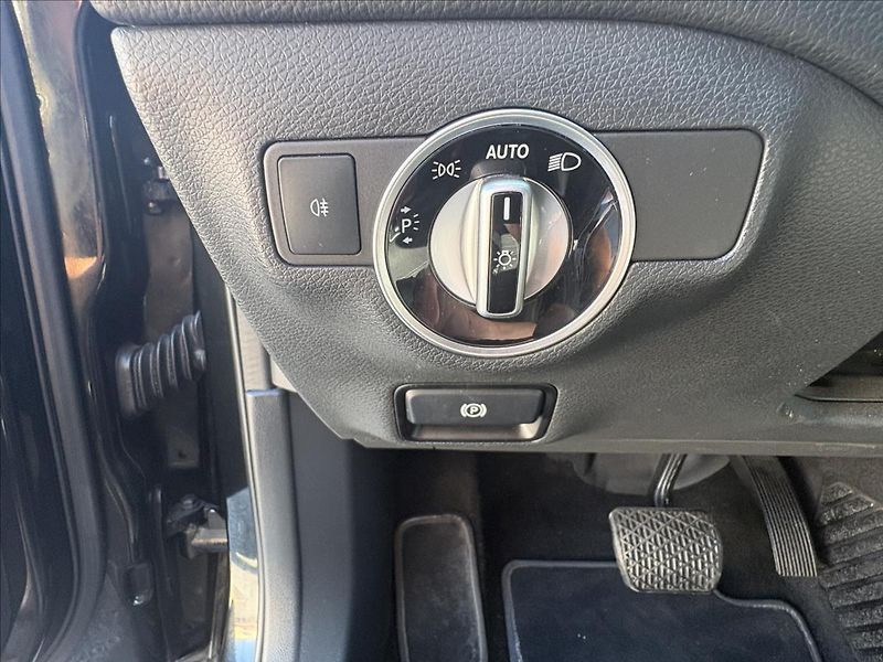 Mercedes-Benz GLA 1,6 200i 115kW Xen,Kamera,Navi - fotka 6 z 41