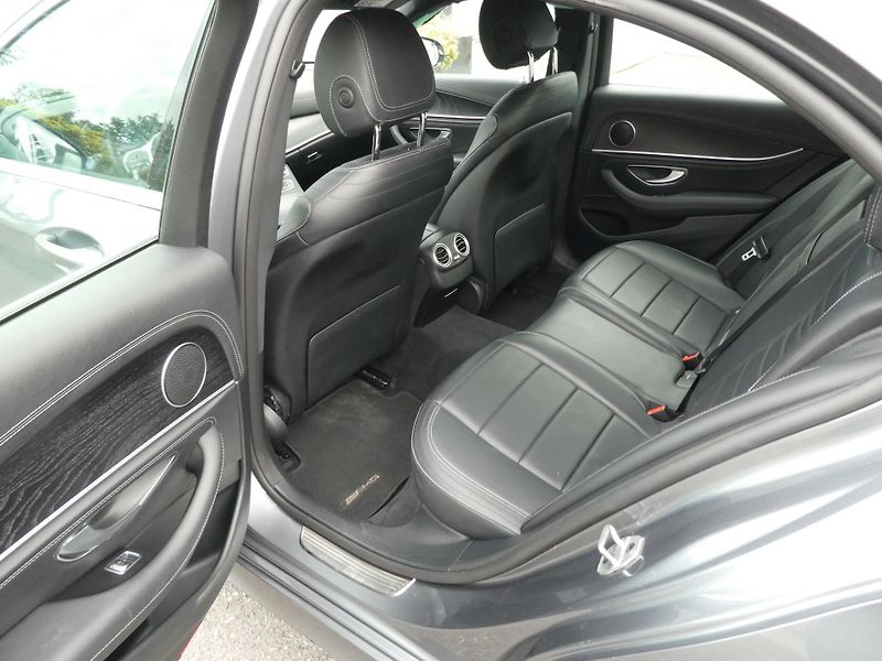 Mercedes-Benz Třídy E E 450 270kW 4MATIC AMG LINE  - fotka 14 z 15