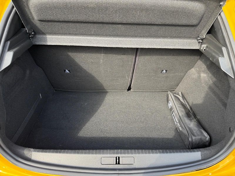 Peugeot 208 (2024) ALLURE 1.2 74kW CZ DPH  - fotka 6 z 11