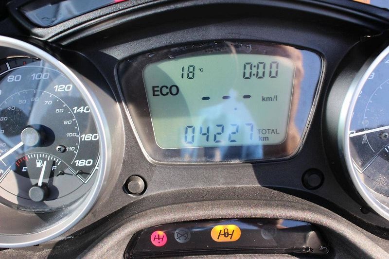 Piaggio MP3 500 LT (2017) 2017 TOP - fotka 6 z 13