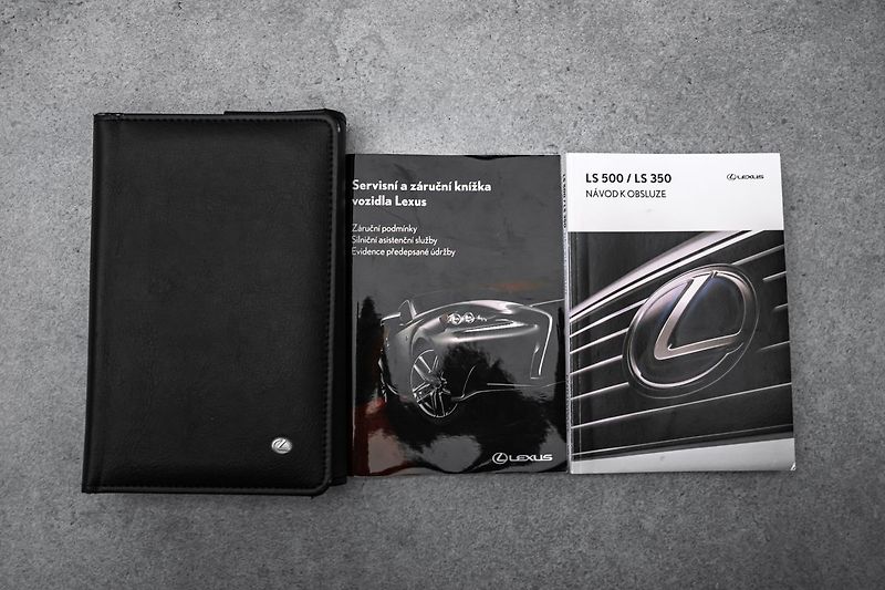 Lexus LS 500 LUXURY H AWD - fotka 25 z 28