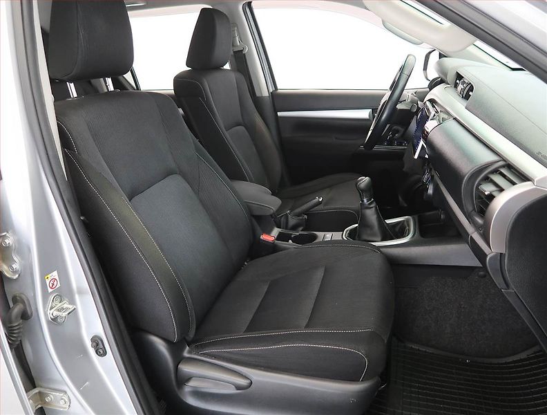 Toyota Hilux (2018) 2.4 D-4D - fotka 9 z 20