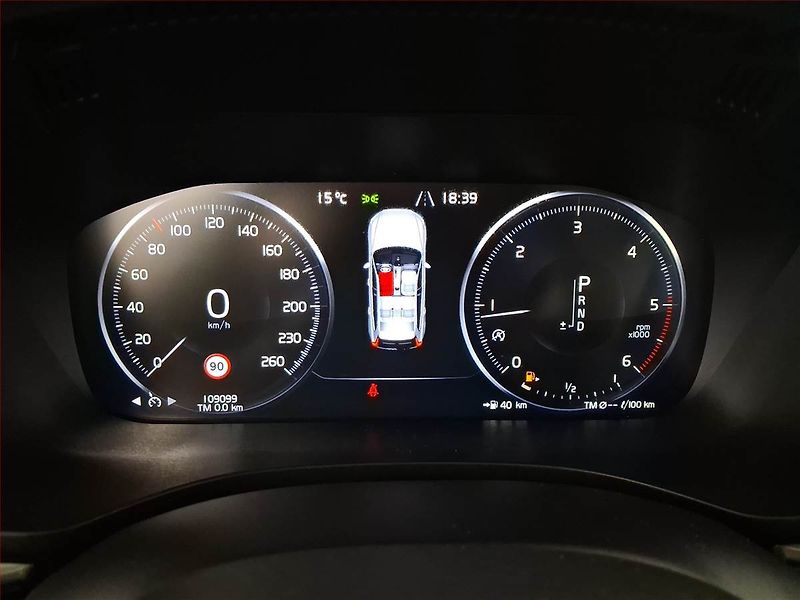 Volvo XC60 (2018) Momentum D4 - fotka 11 z 16
