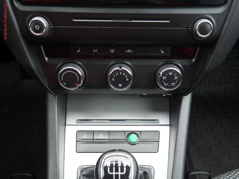 Škoda Octavia (2016) 1.6 TDi, 2.maj,ČR, AC - fotka 14 z 15
