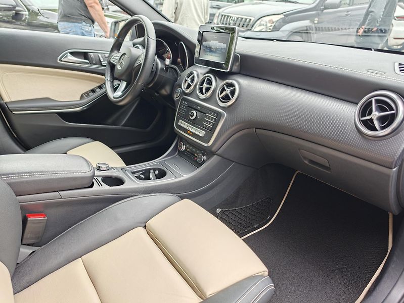 Mercedes-Benz Třídy A A220cdi 4Matic, CZ, 1.maj - fotka 13 z 31